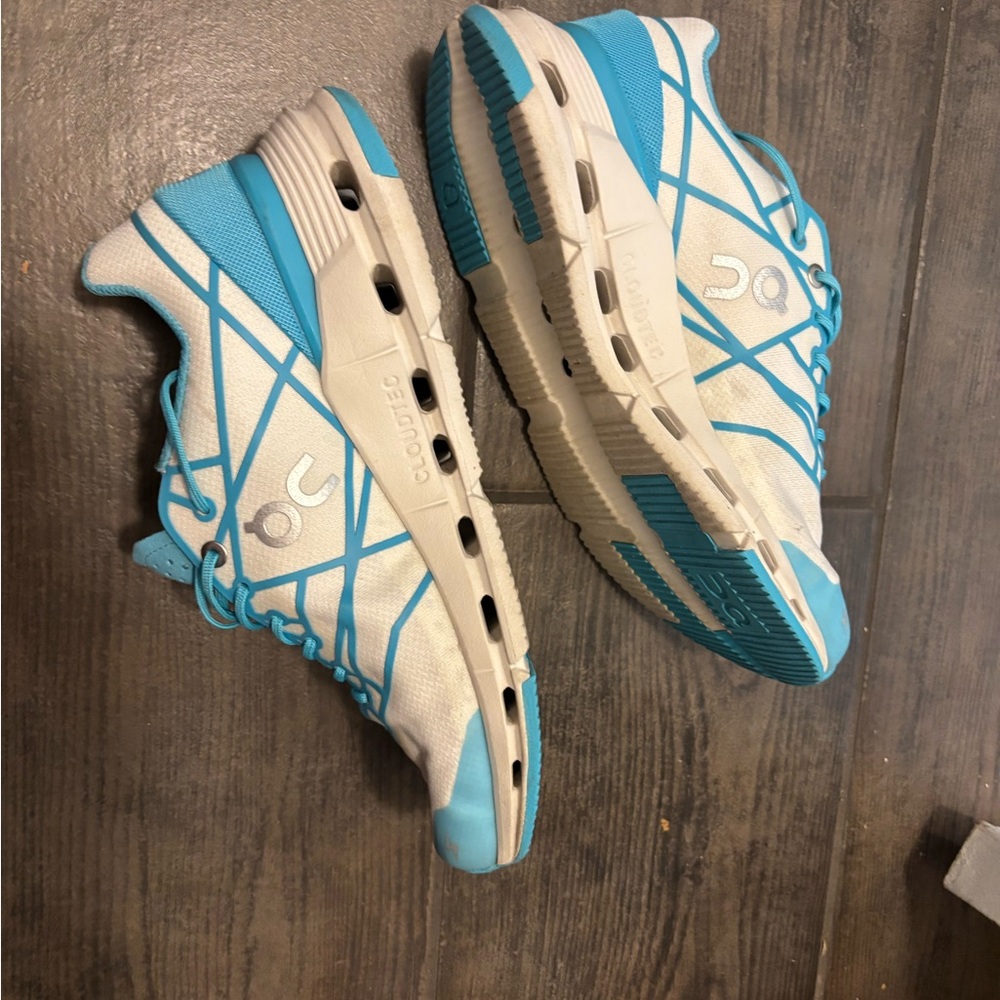 On Running Women's  cloud nova cyan with white - Picture 2 of 4